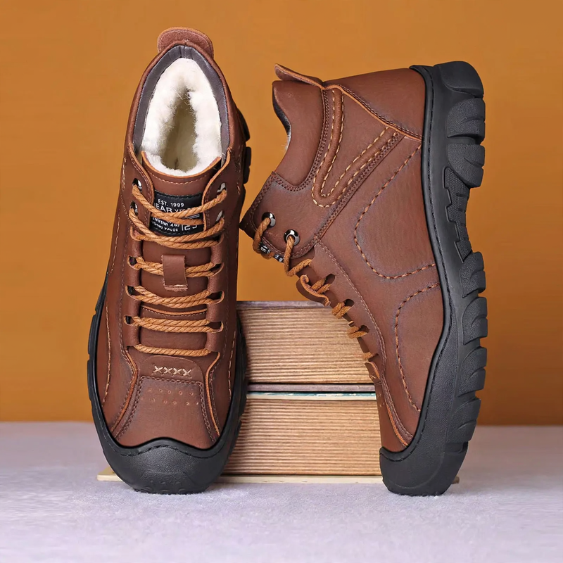 Padded men's winter boots with thick sole
