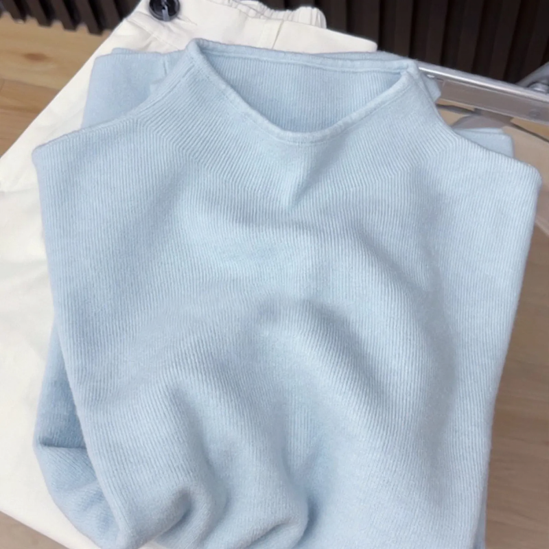 Women’s knit sweater with stand-up collar