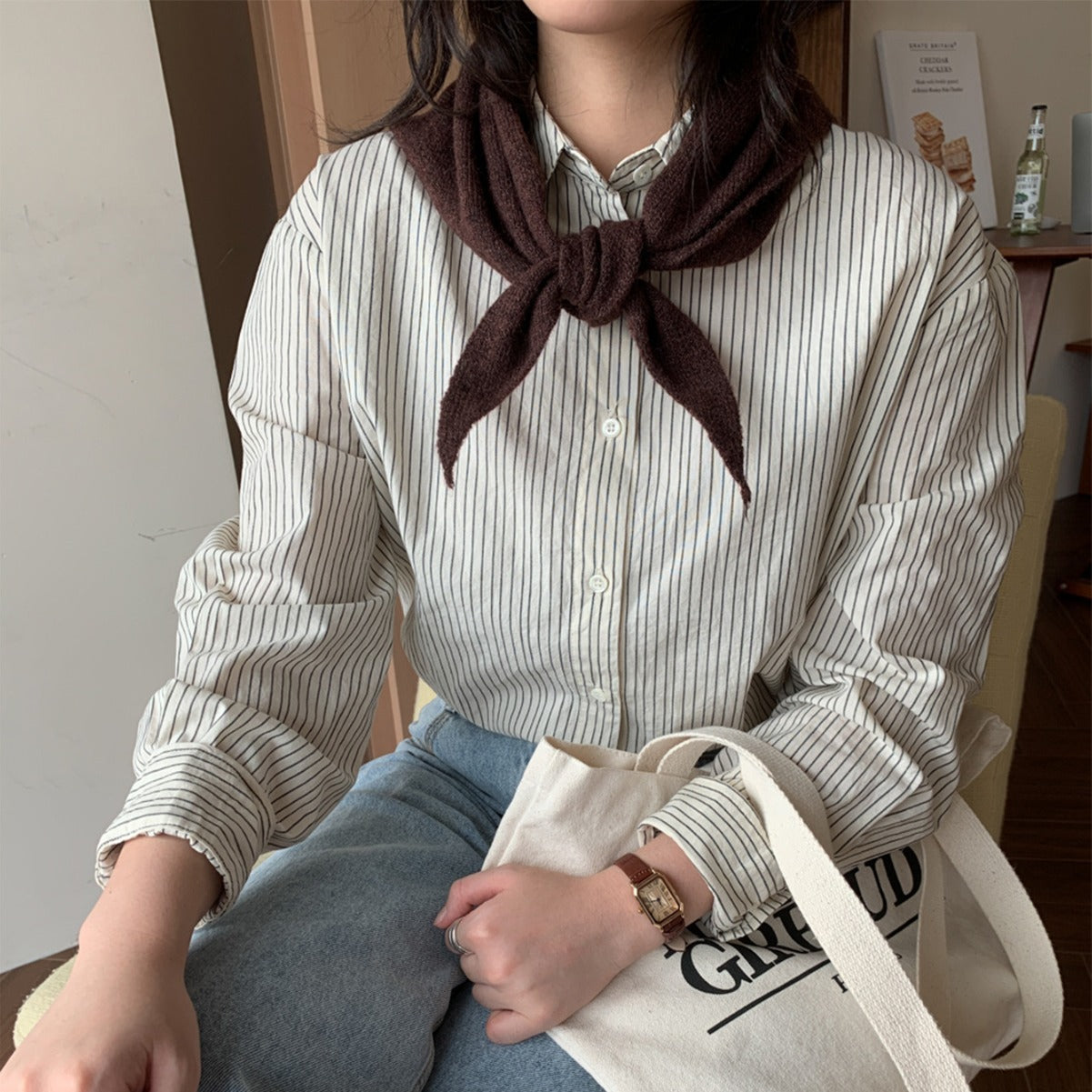 Triangular knit scarf with wool content