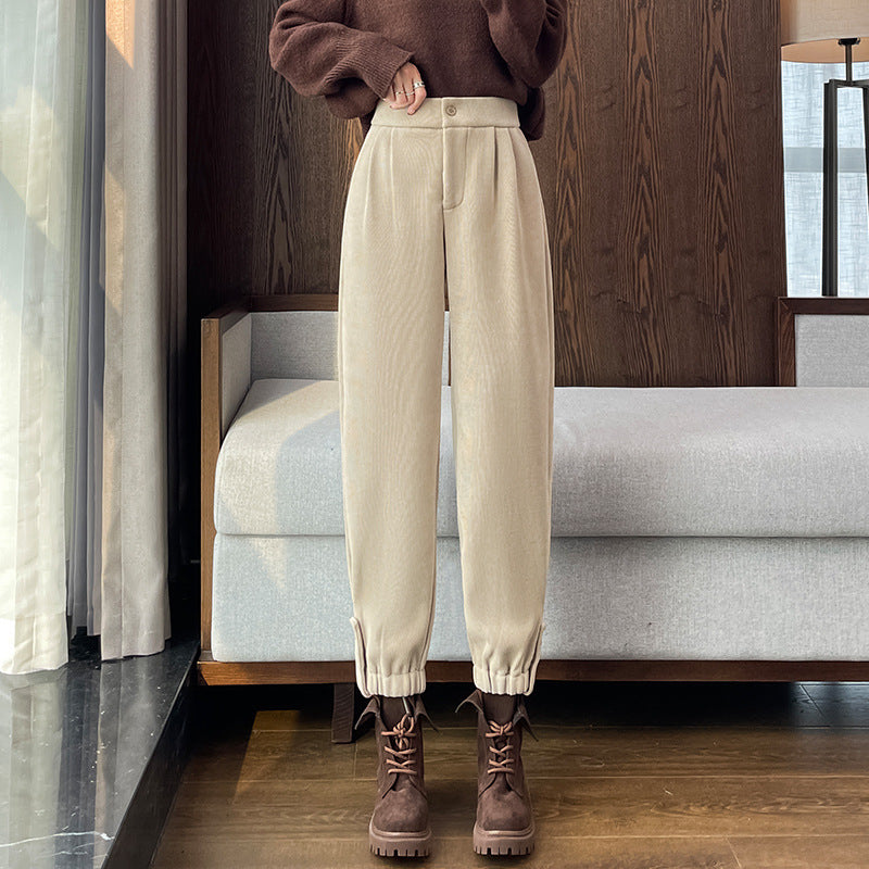 Women's leisure pants made of corduroy with cuffs