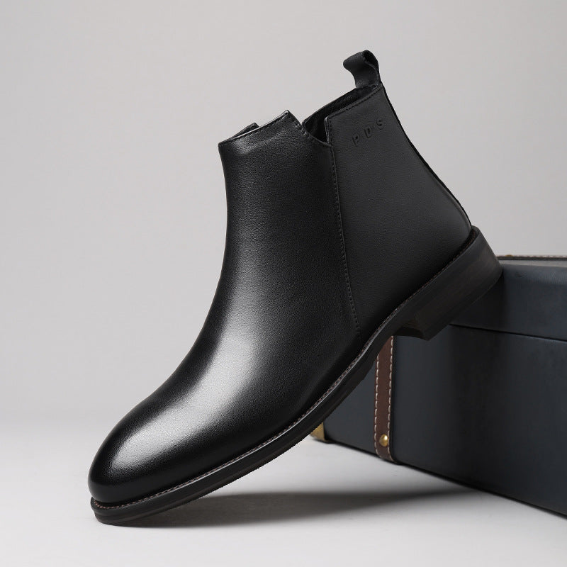 Fashionable men's leather boots
