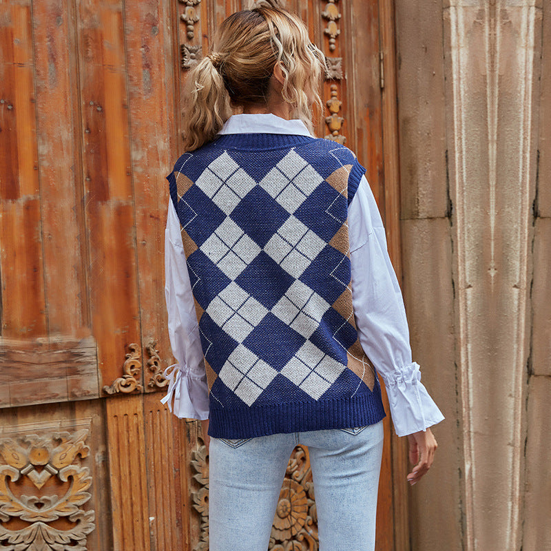 Women's Sleeveless Argyle Knit Vest with V-Neck and Retro Diamond Pattern Chichicherry
