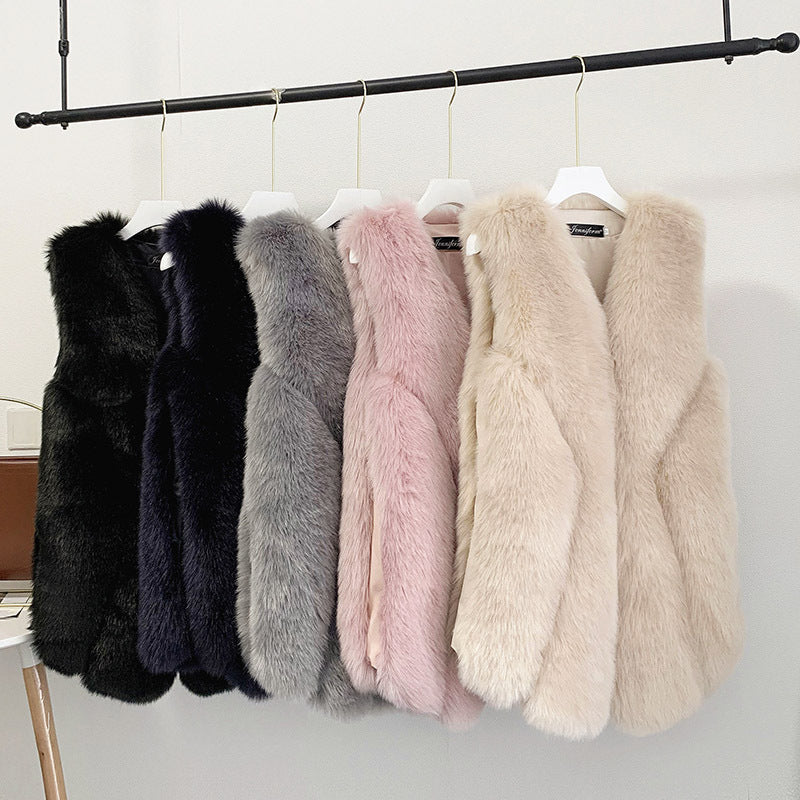 Ladies faux fur vest with long pile fur, waist-length A-line and padded inner finish Chichicherry