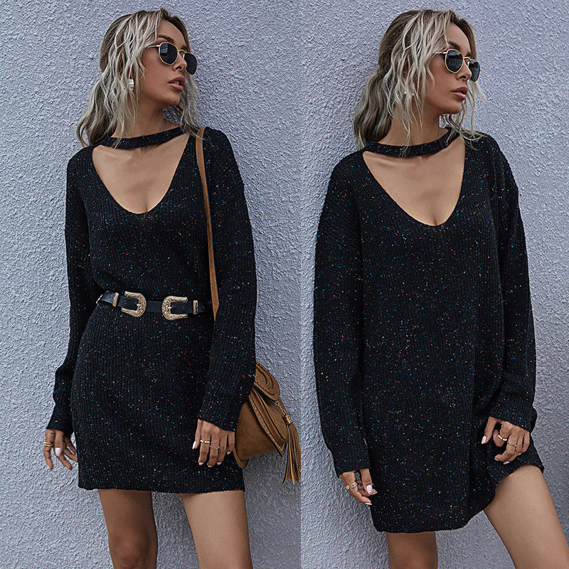 Women’s figure-hugging short knitted dress with choker neckline, V-neck and glitter structure Chichicherry