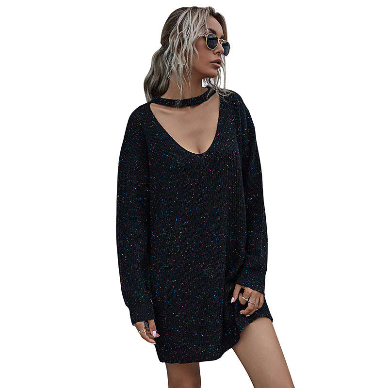 Women’s figure-hugging short knitted dress with choker neckline, V-neck and glitter structure Chichicherry