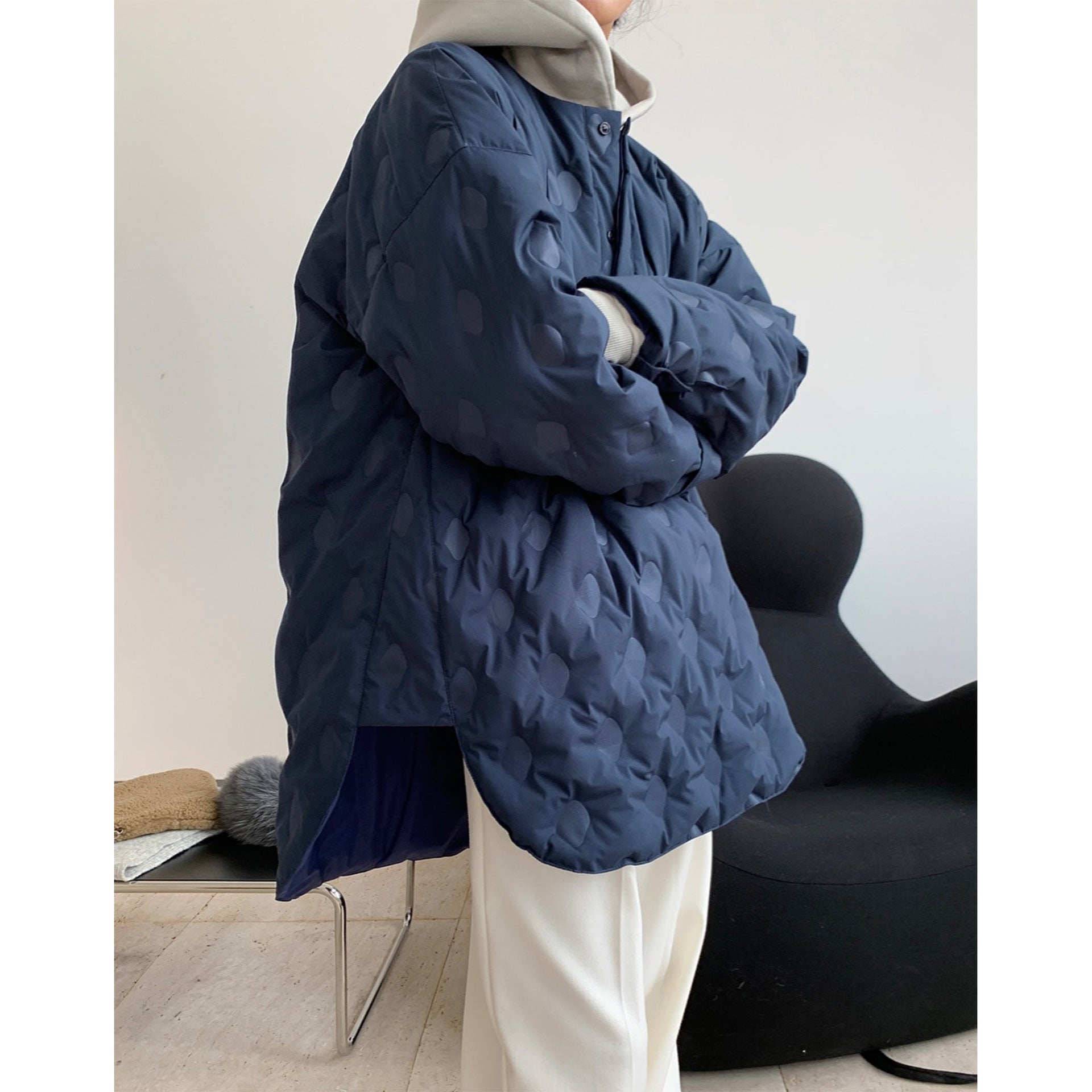 Women’s Oversized Quilted Jacket Without Collar with Round Neckline and Light Padding Chichicherry
