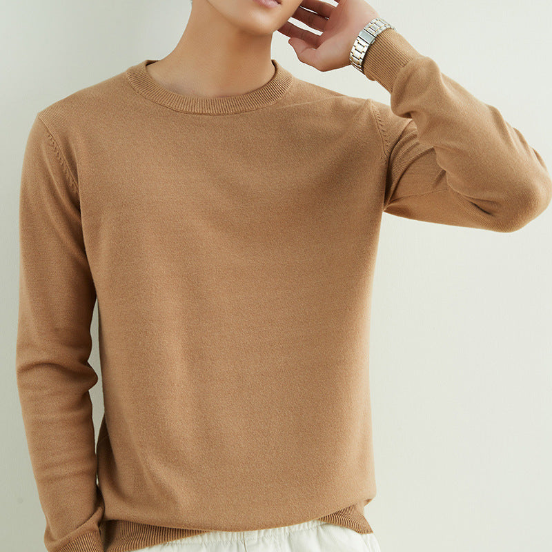 Men's fine round neck sweater made of lightweight fine knit with narrow cuffs