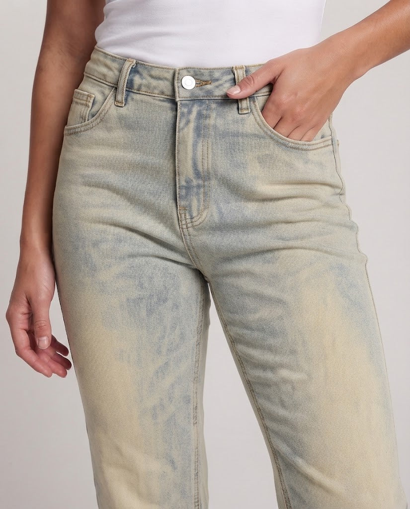 Women's loosely cut flared jeans with long hem and gentle stonewash look Chichicherry