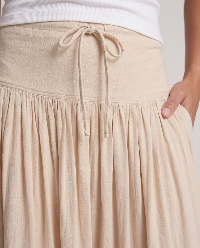 Women's flowing max skirt with high elastic waistband, drawstring, and crinkle texture Chichicherry