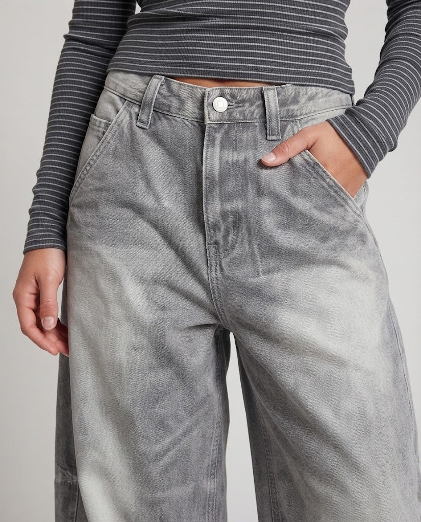 Ladies floor-length palazzo denim jeans with balloon-shaped leg and soft used-fade Chichicherry
