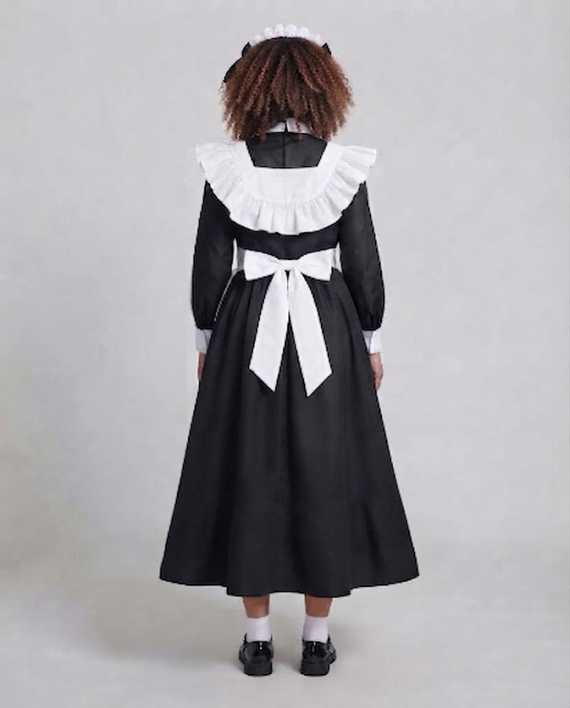 Women's costume dress with ruffle details and elegant accessories Chichicherry