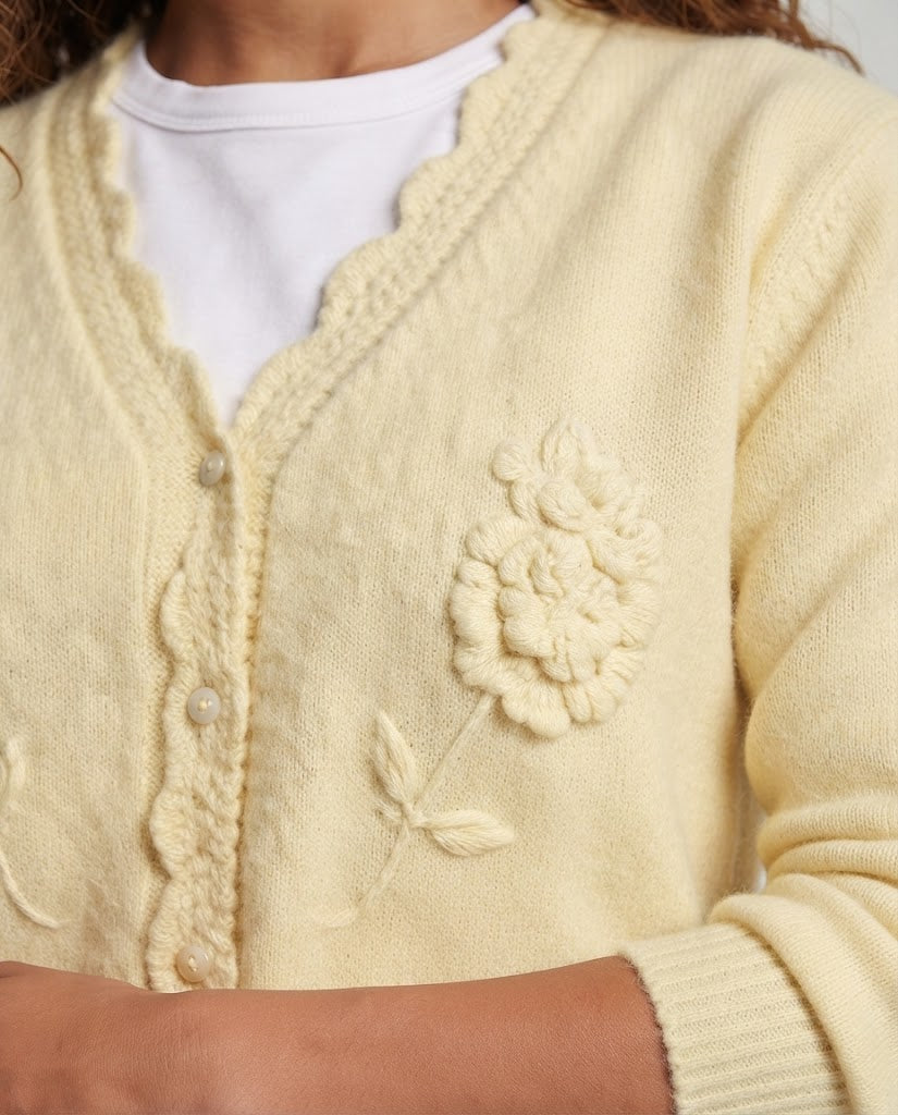 Women's fine knit cardigan with relief flowers, wavy edge and pearl button placket Chichicherry