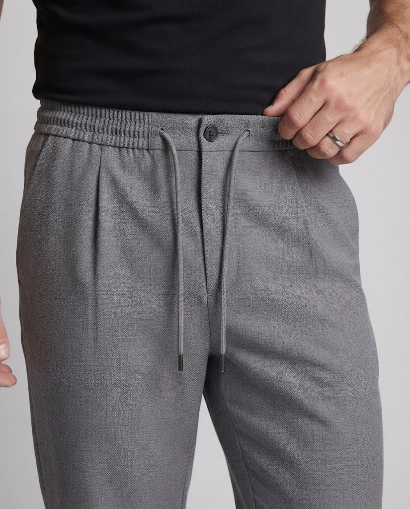 Men's Lightweight Relaxed Pants with Elastic Waistband, Drawstring and Soft Crease Chichicherry