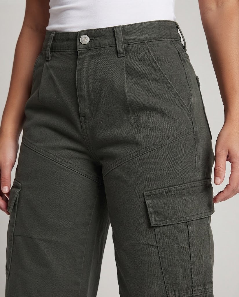 Women Baggy Cargo Palazzo Pants in Workwear Look with High Waist and Generous Flap Pockets Chichicherry