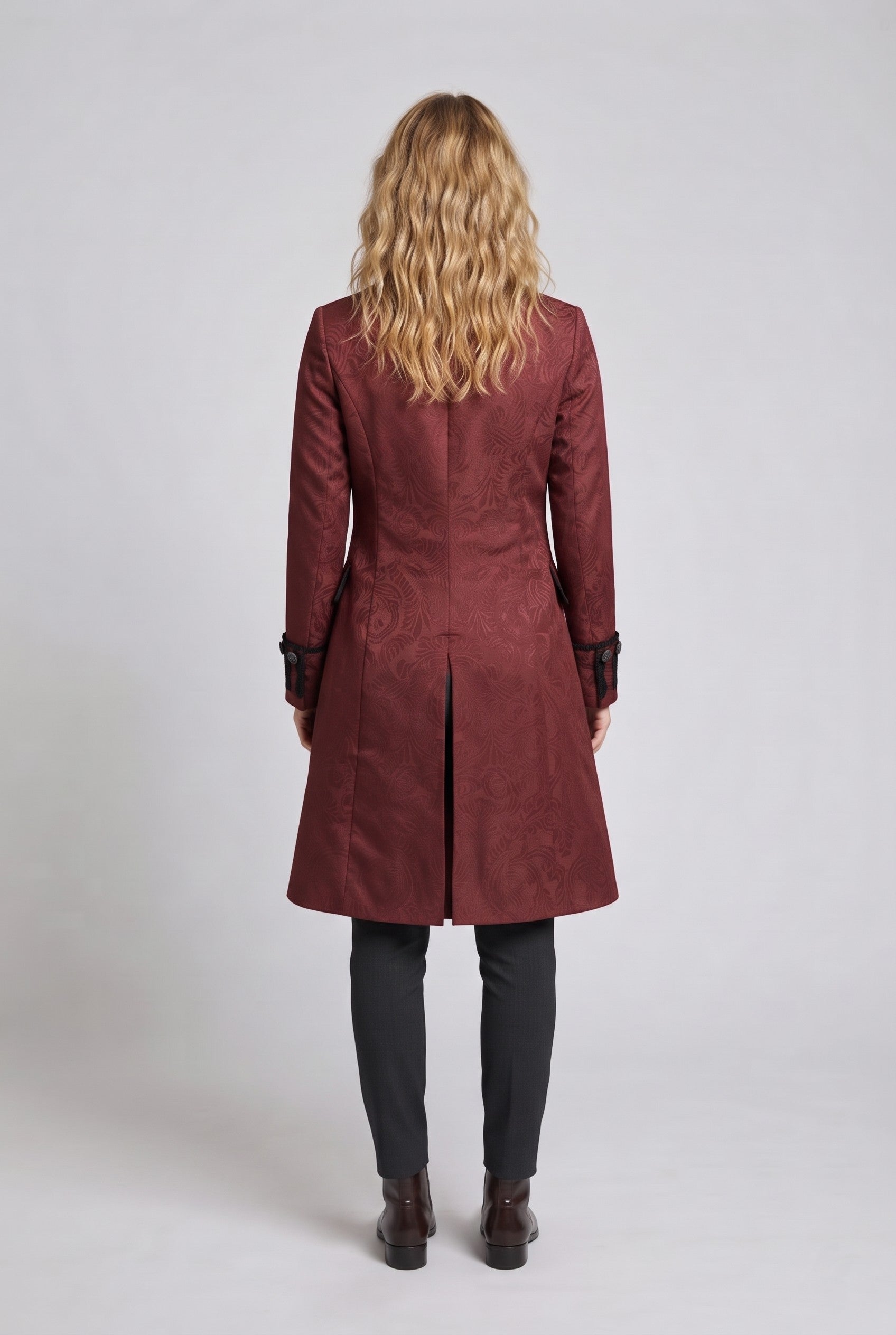 Ladies elegant tailcoat with elaborate jacquard pattern Chichicherry