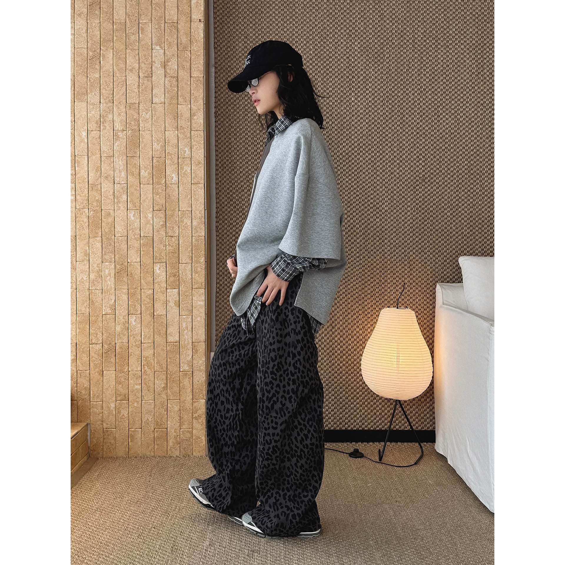 Women Wide High-Waist Palazzo Pants in Leopard Print with Relaxed Fit and High Waist Chichicherry