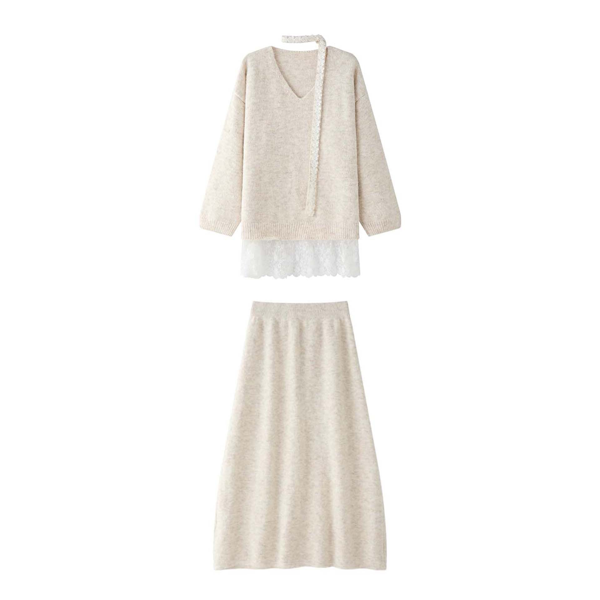 Women Longer Fluffy V-neck Mohair look Pullover with Lace Trim