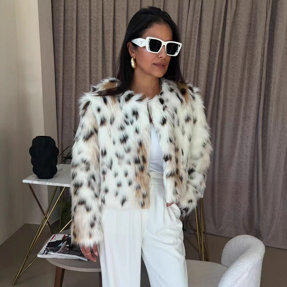 Ladies short fur jacket made of faux fur with leopard print and boxy silhouette Chichicherry