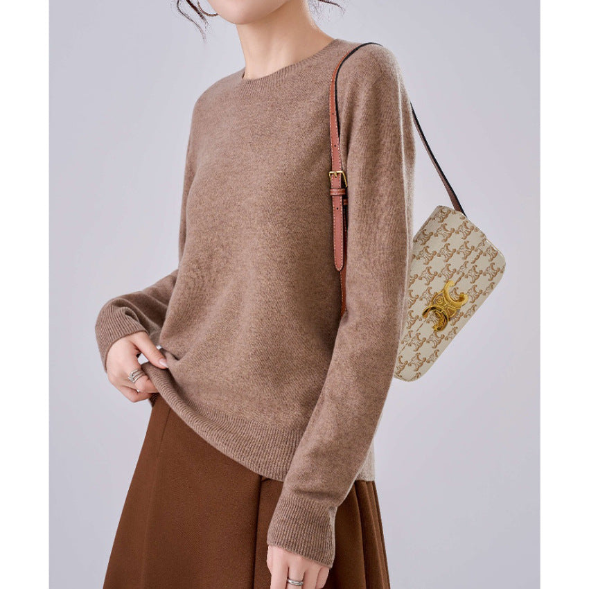 Women's fine knit round neck sweater with cashmere-like quality and ribbed cuffs Chichicherry