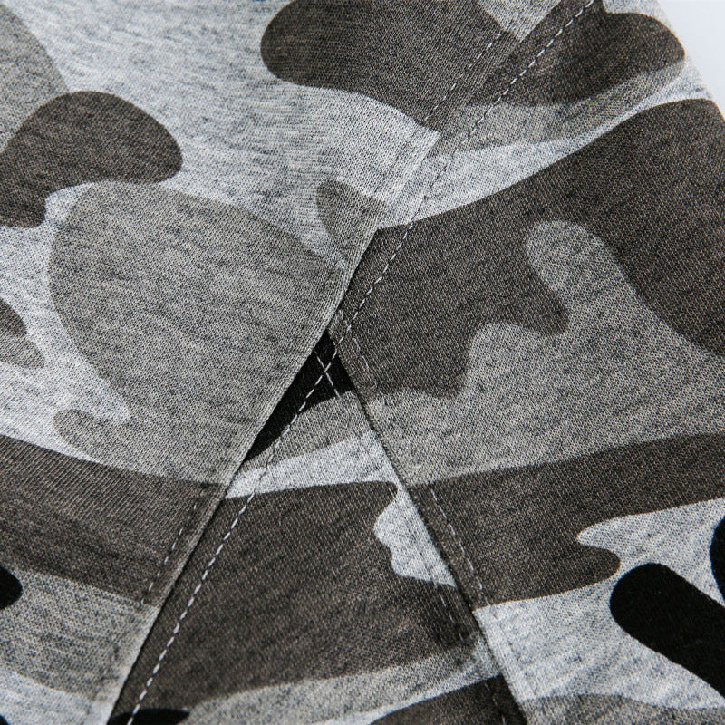 Unisex hooded jacket with camouflage pattern, full zipper and kangaroo pockets Chichicherry