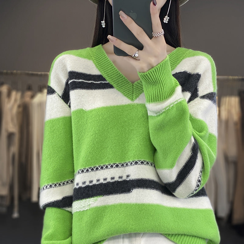 Women's Oversize Knit Sweater with V-neck and Graphic Stripe Mix Chichicherry