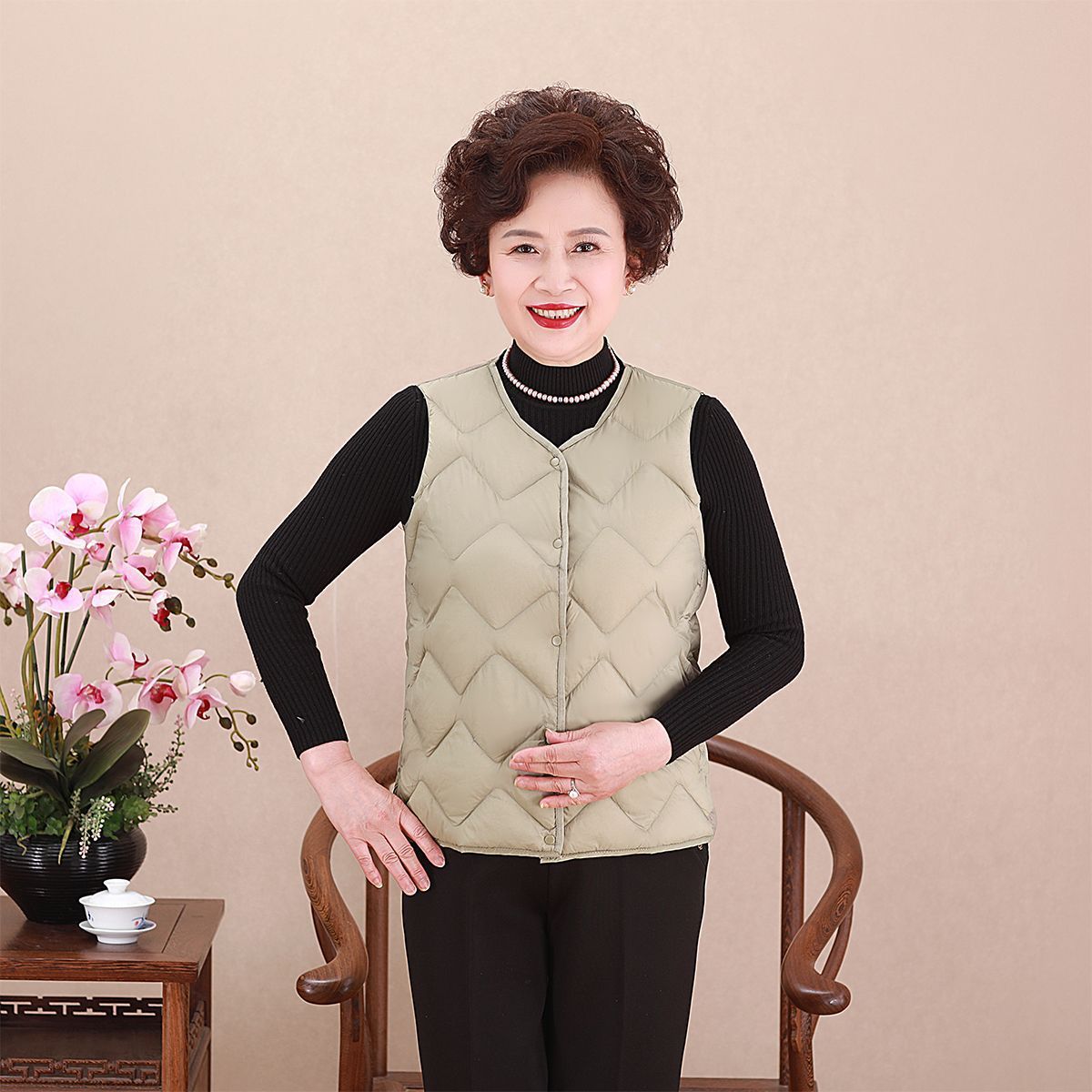 Women Lightweight Quilted Sleeveless Thermal Vest with Round Neck Chichicherry