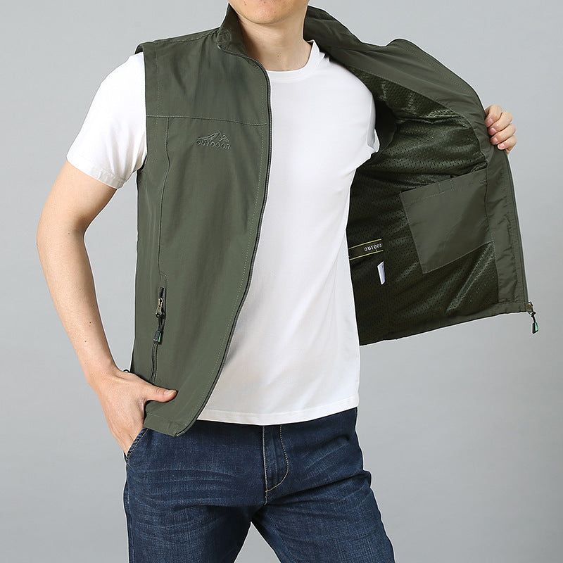 Men's lightweight technical utility vest with zippered chest pocket and wind-resistant shell Chichicherry