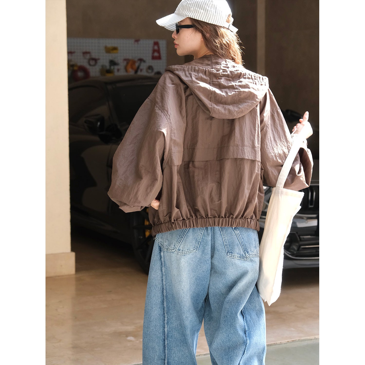 Women's Lightweight Oversized Windbreaker with Elastic Hem and Balloon Sleeves Chichicherry