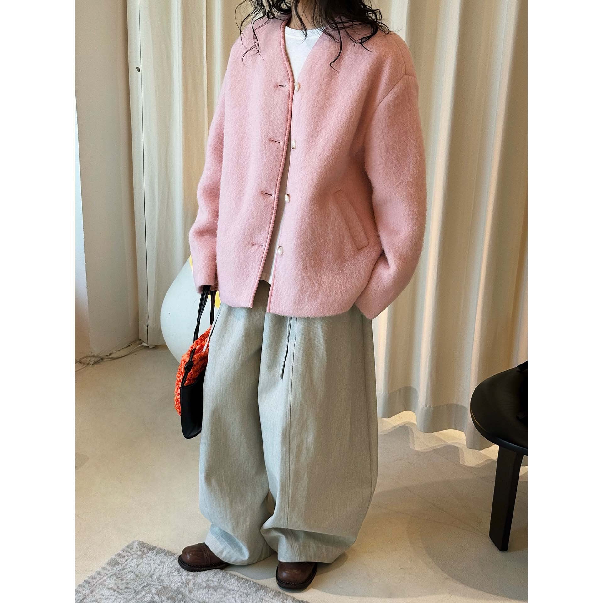 Women’s short jacket made of fluffy wool blend with boxy silhouette and button closure Chichicherry