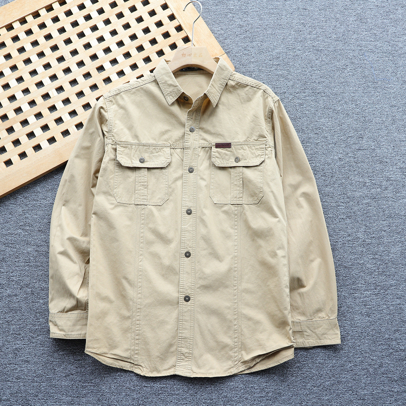 Men's shirt jacket made of cotton twill with chest flaps and button placket Chichicherry