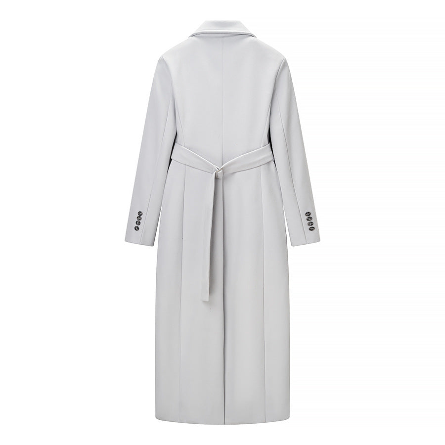 Women's longline coat made of wool blend with fitted silhouette, lapel collar and full button placket Chichicherry