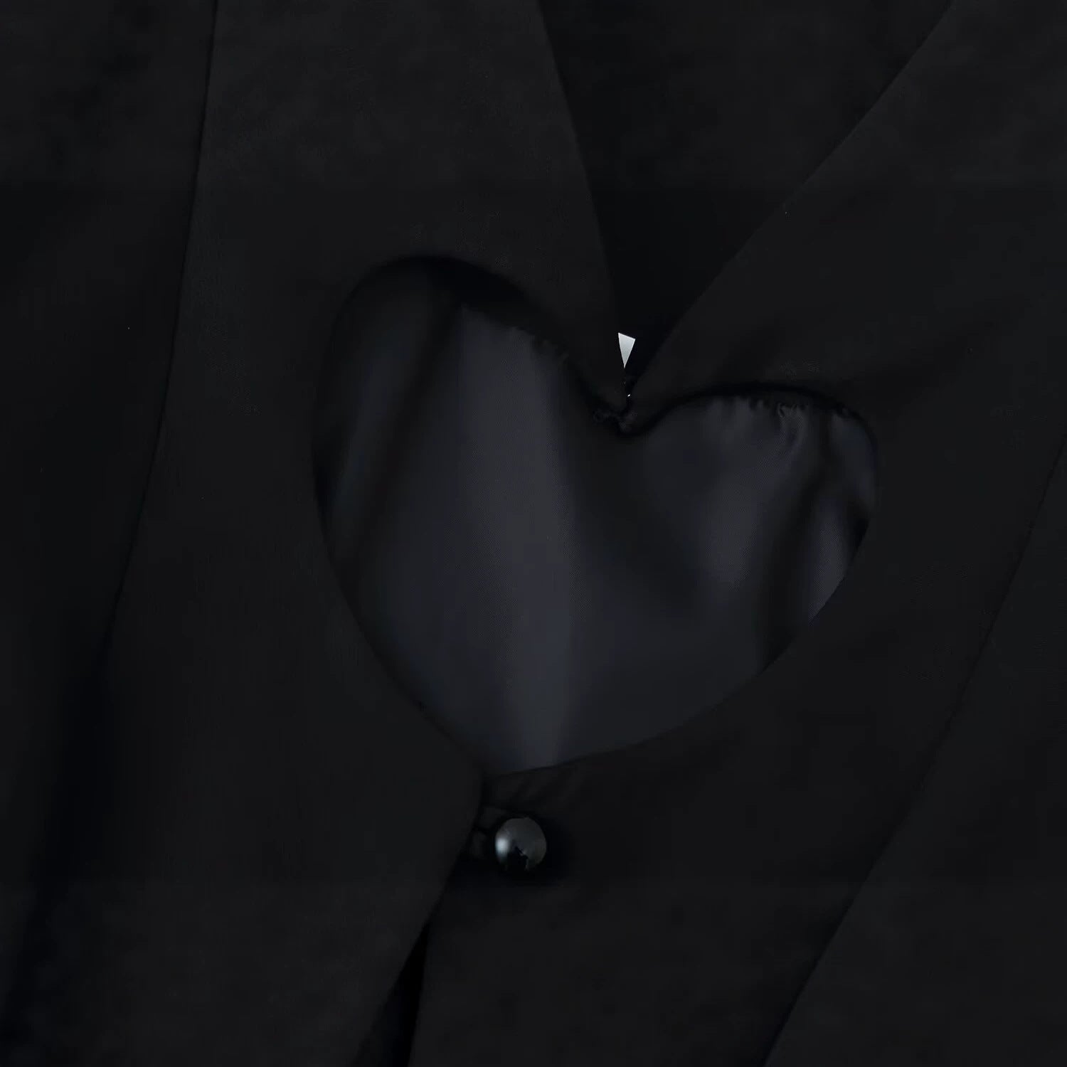 Women's Tailored Short Blazer with Heart-Shaped Neckline and Peplum Chichicherry