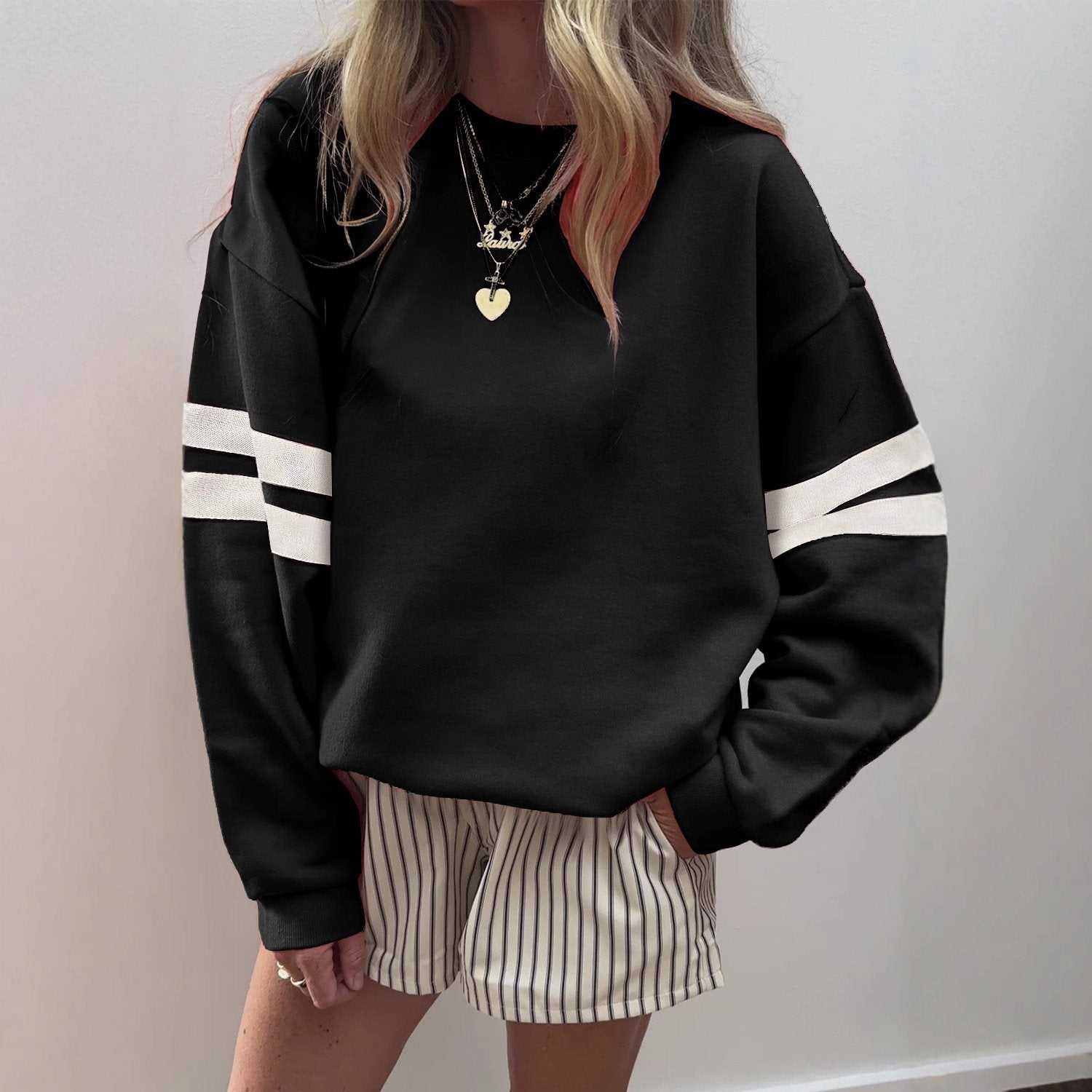 Women Loose-Fit Sweatshirt with Contrast Stripes on the Sleeves Chichicherry