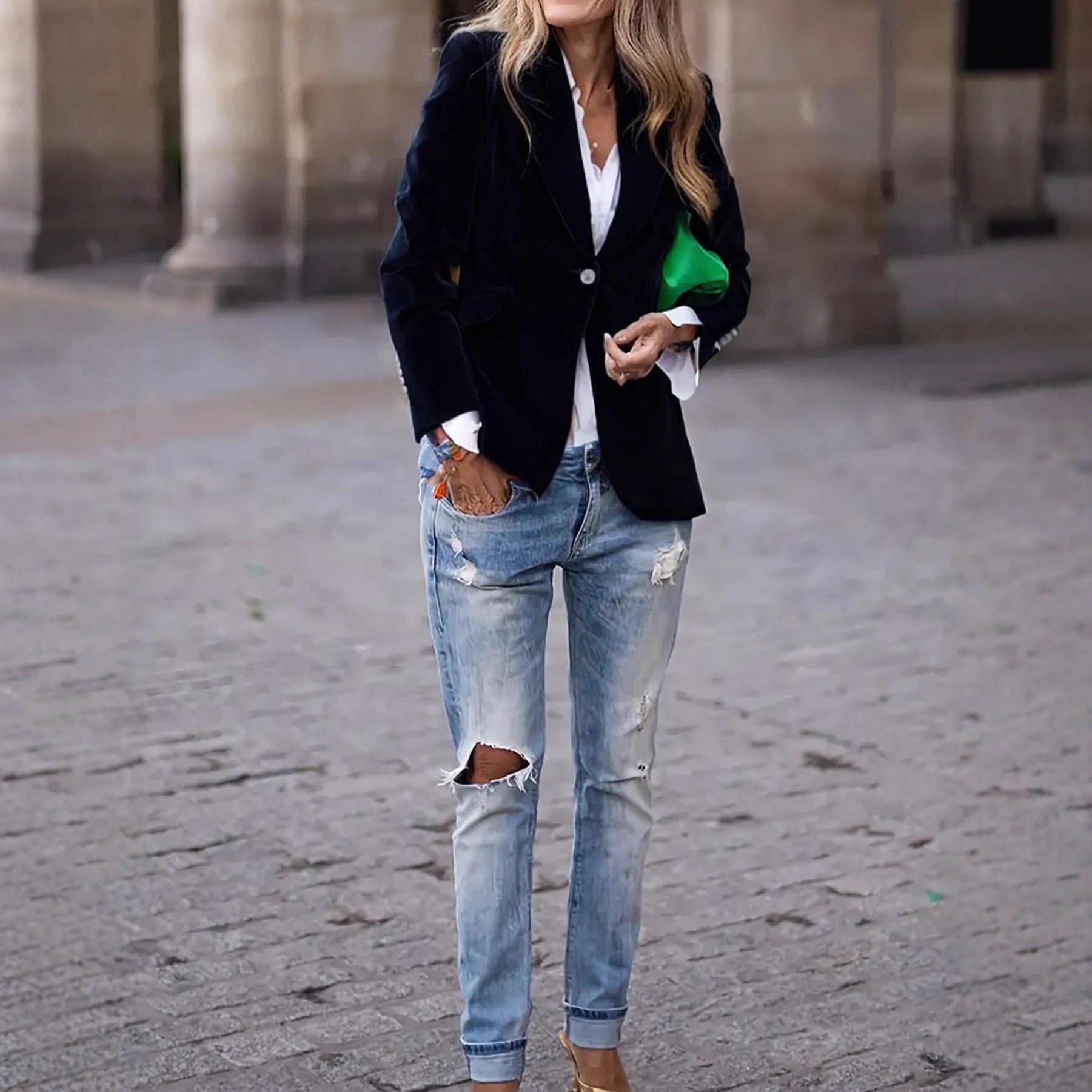 Ladies Elegant tailored velvet blazer with notch lapels and single-button Chichicherry