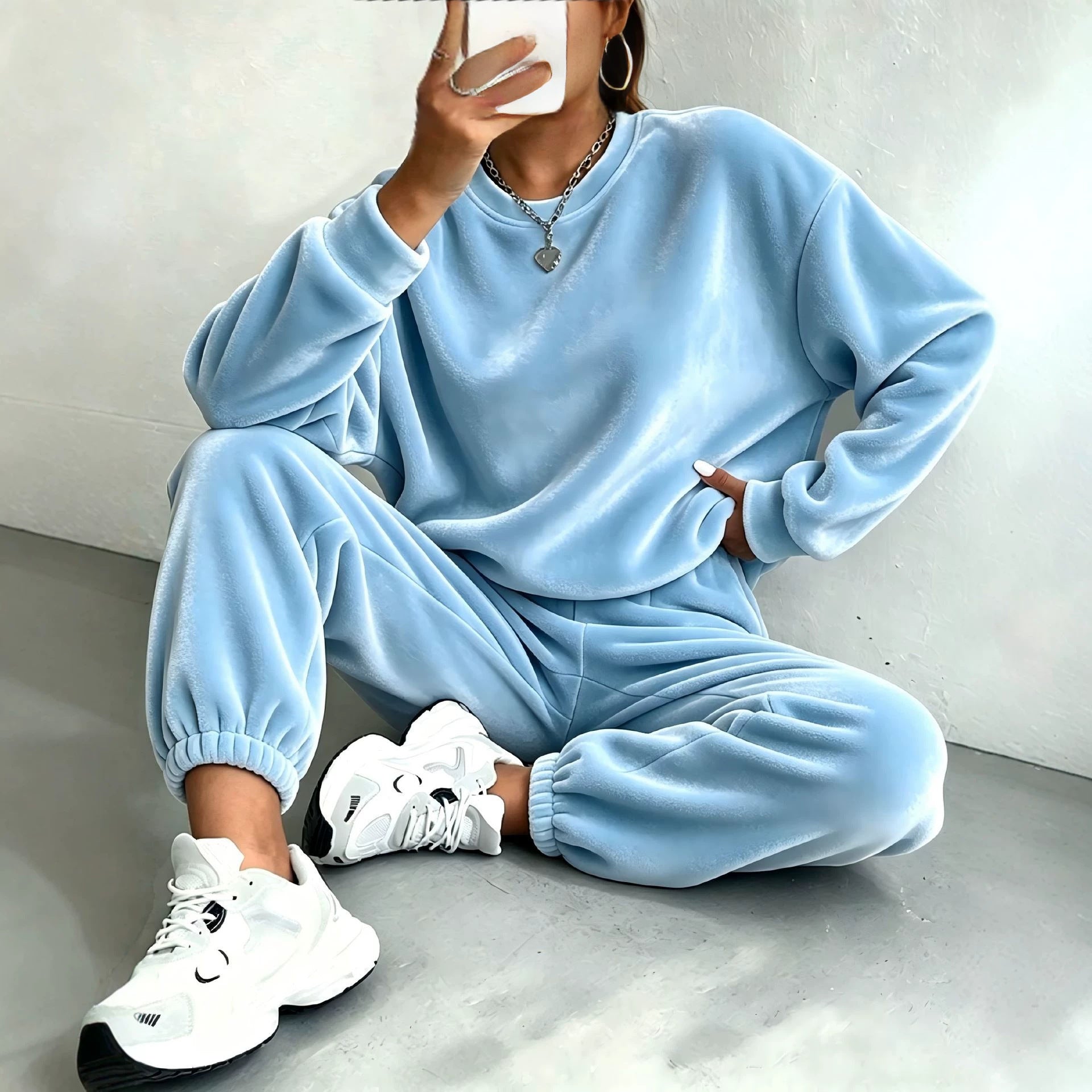 Women's Oversize Velvet Tracksuit with Round Neck and Elastic Cuffs