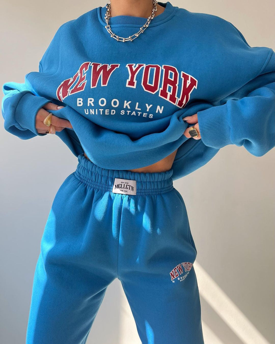 Damen Oversized Lounge-Set aus Baumwollfleece mit Collegestickerei und relaxed Jogginghose Chichicherry