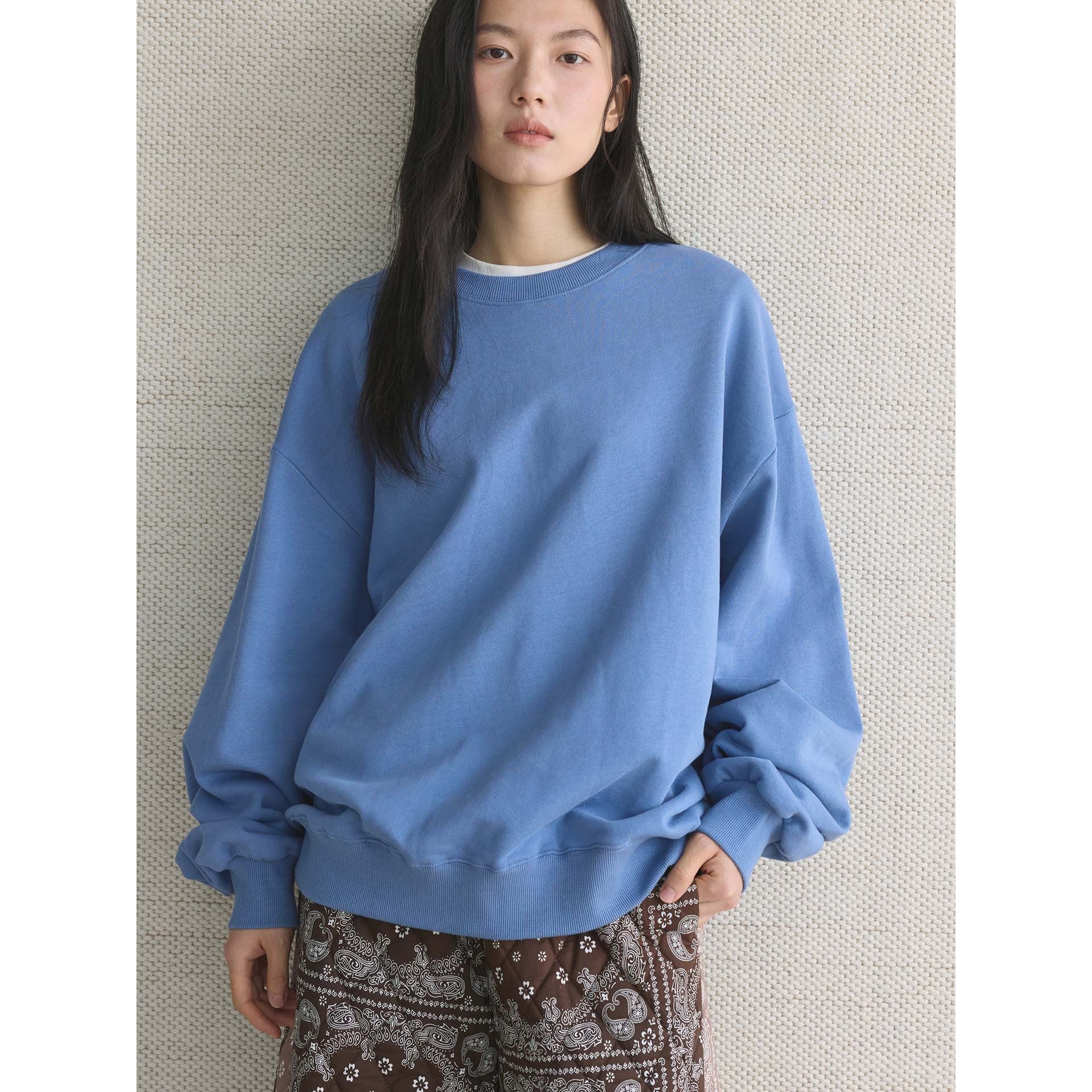 Women's Casual Oversized Sweatshirt with an extra wide cut, dropped shoulder and reinforced round neck Chichicherry