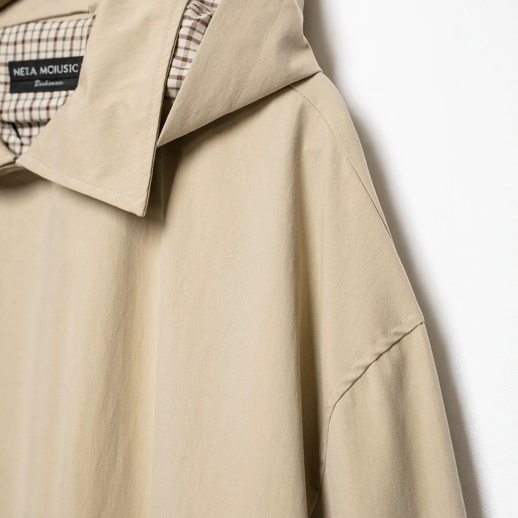 Women's lightweight hooded jacket in oversized boxy cut with drawstring hem Chichicherry