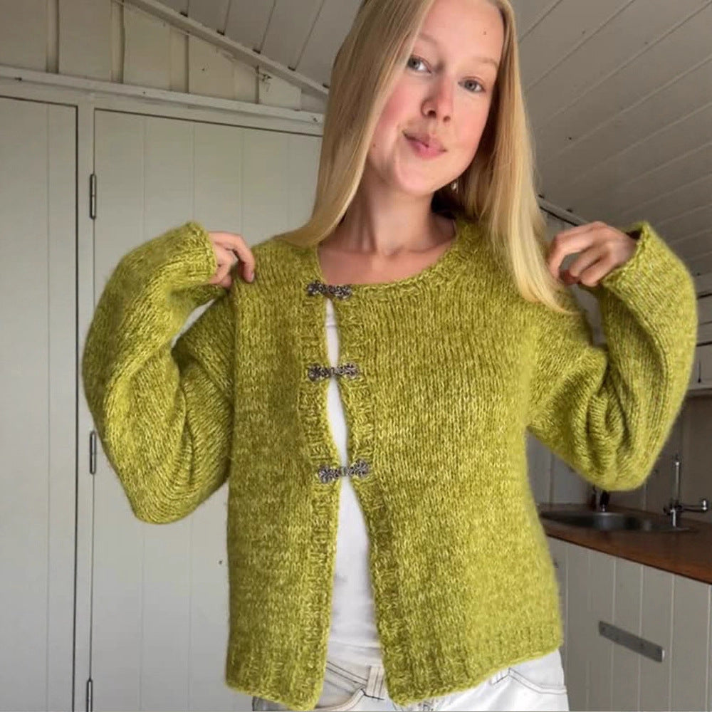 Women's Short Oversized Knit Cardigan with Decorative Hook Closures & Round Neckline Chichicherry