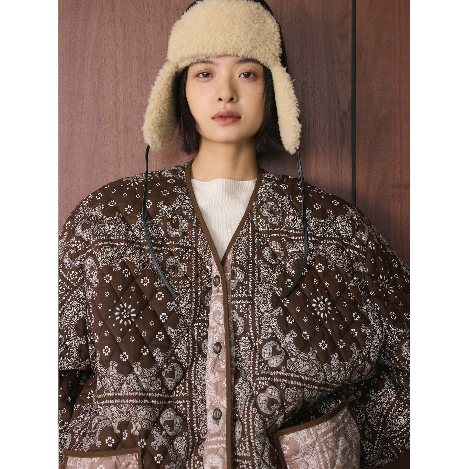 Women's quilted jacket with bandana print, oversized silhouette and patch pockets Chichicherry