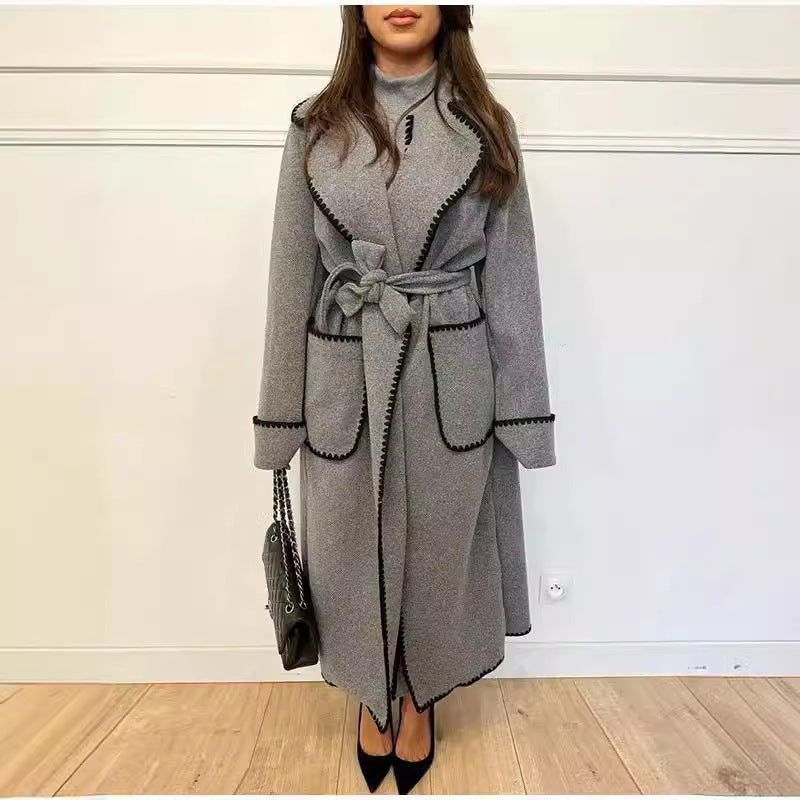 Women’s wrap coat made of wool blend with scalloped trim and tie belt Chichicherry