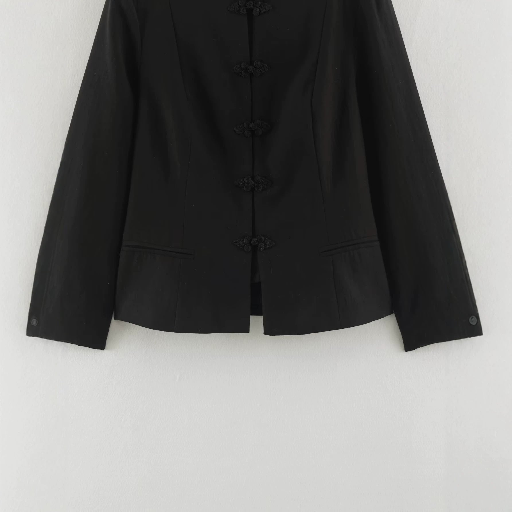 Women's short jacket in chinoiserie style with stand-up collar and knot button closure Chichicherry