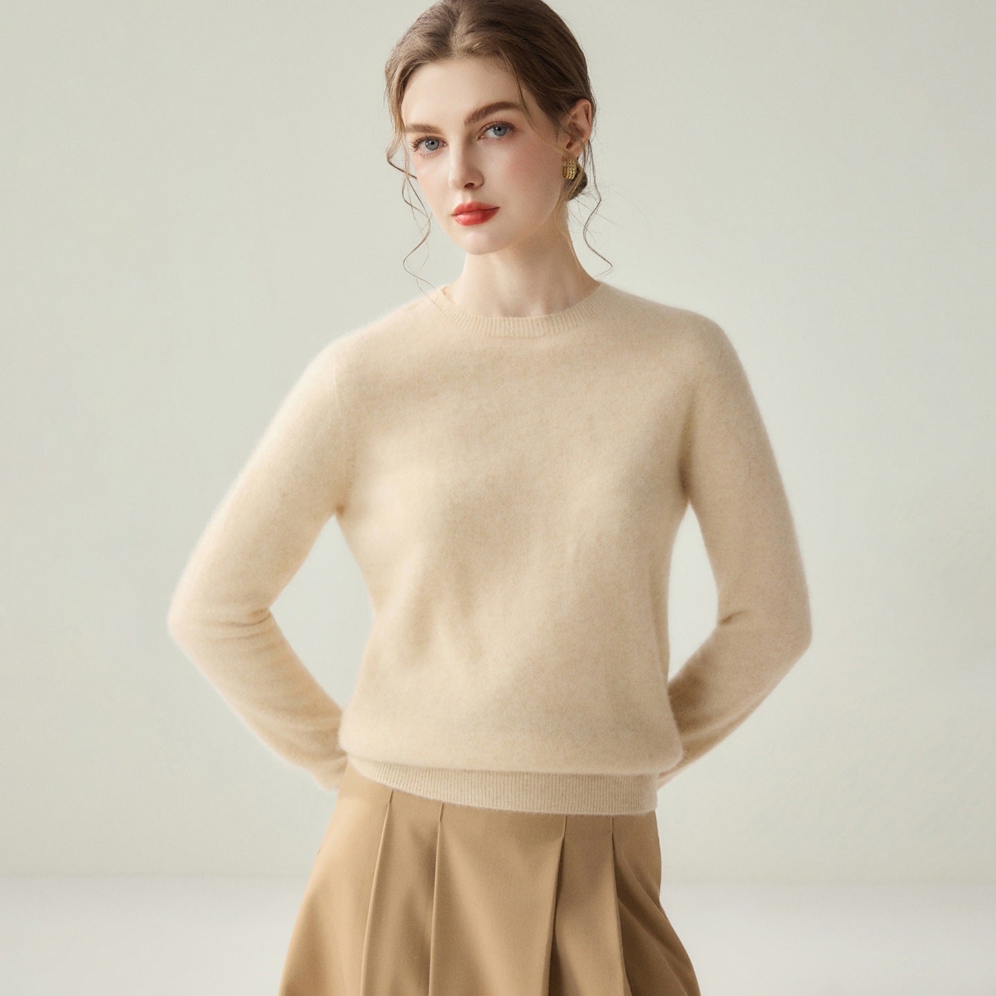 Women's Lightweight Crew Neck Sweater in Cashmere Look with Extra Fine Plush and Ribbed Hem Chichicherry