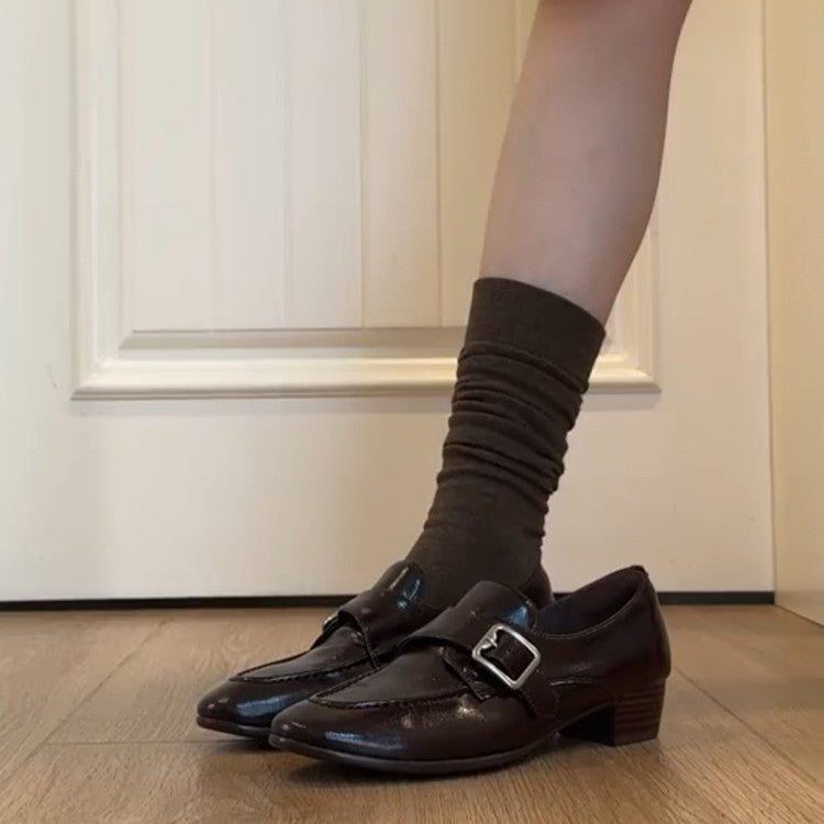 Women’s loafer with polished finish, decorative metal buckle and low block heel Chichicherry