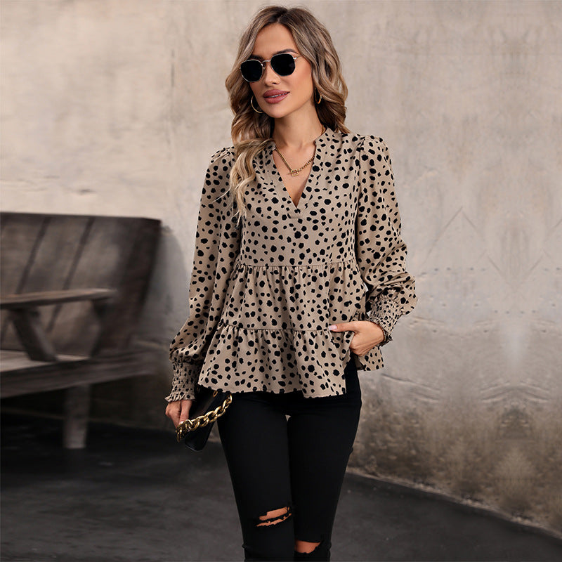 Women's gathered tiered blouse with V-neck and smoked sleeves Chichicherry