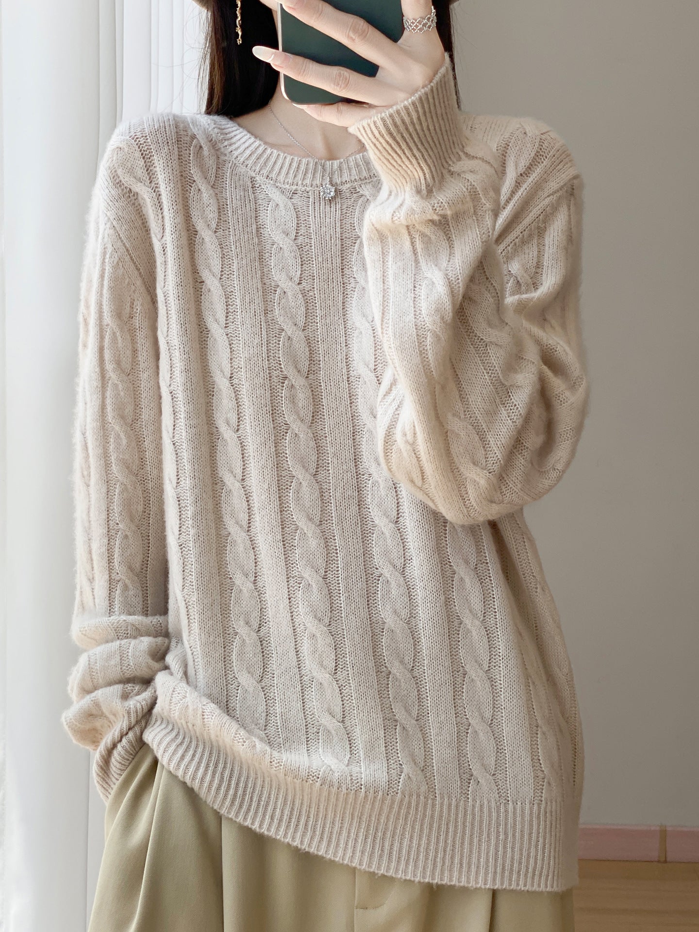 Women's Plus Size Cable Knit Sweater in Mohair Look with Ribbed Hem Chichicherry