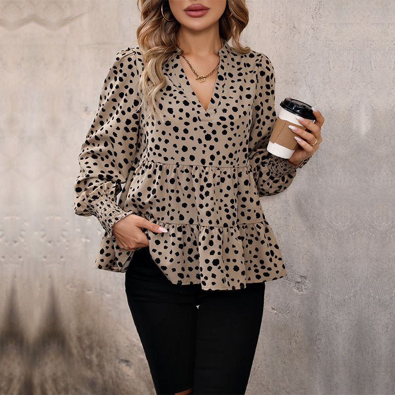 Women's gathered tiered blouse with V-neck and smoked sleeves Chichicherry