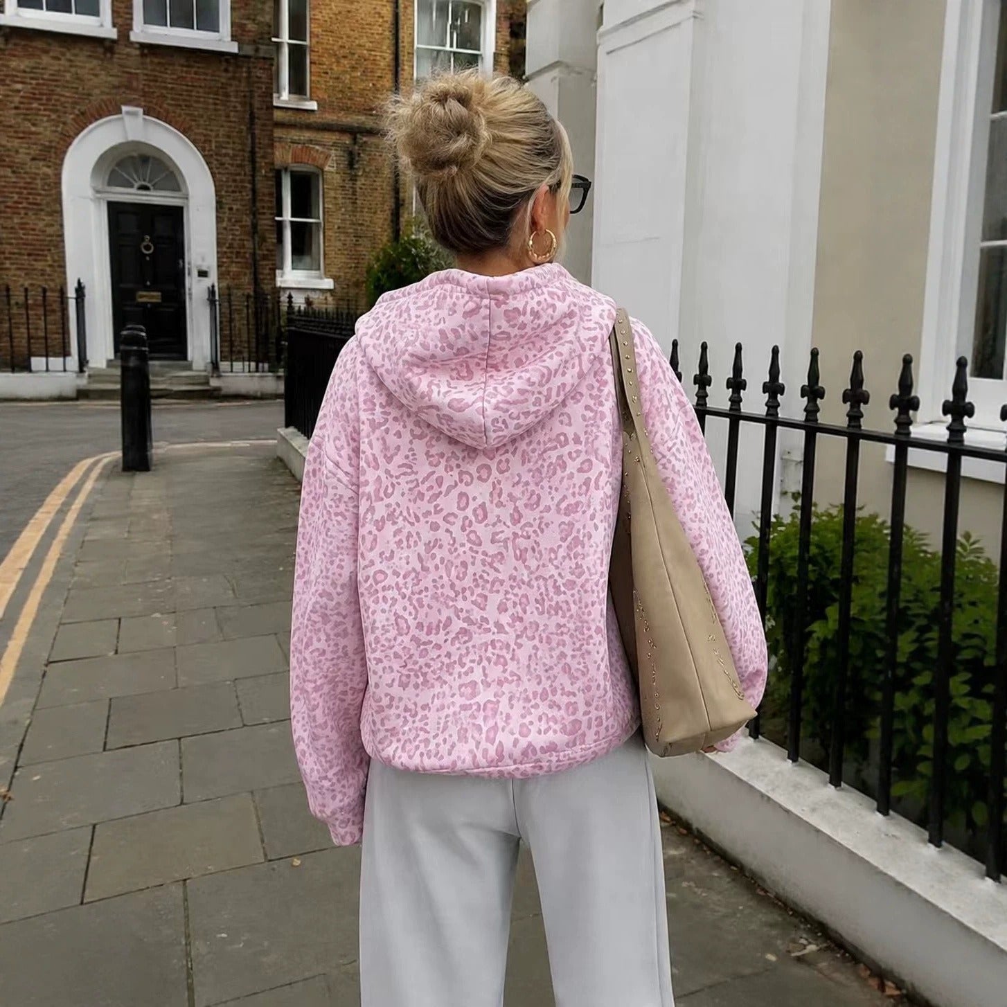 Women's Loose Hoodie in Leopard Print with Oversized Cut Chichicherry