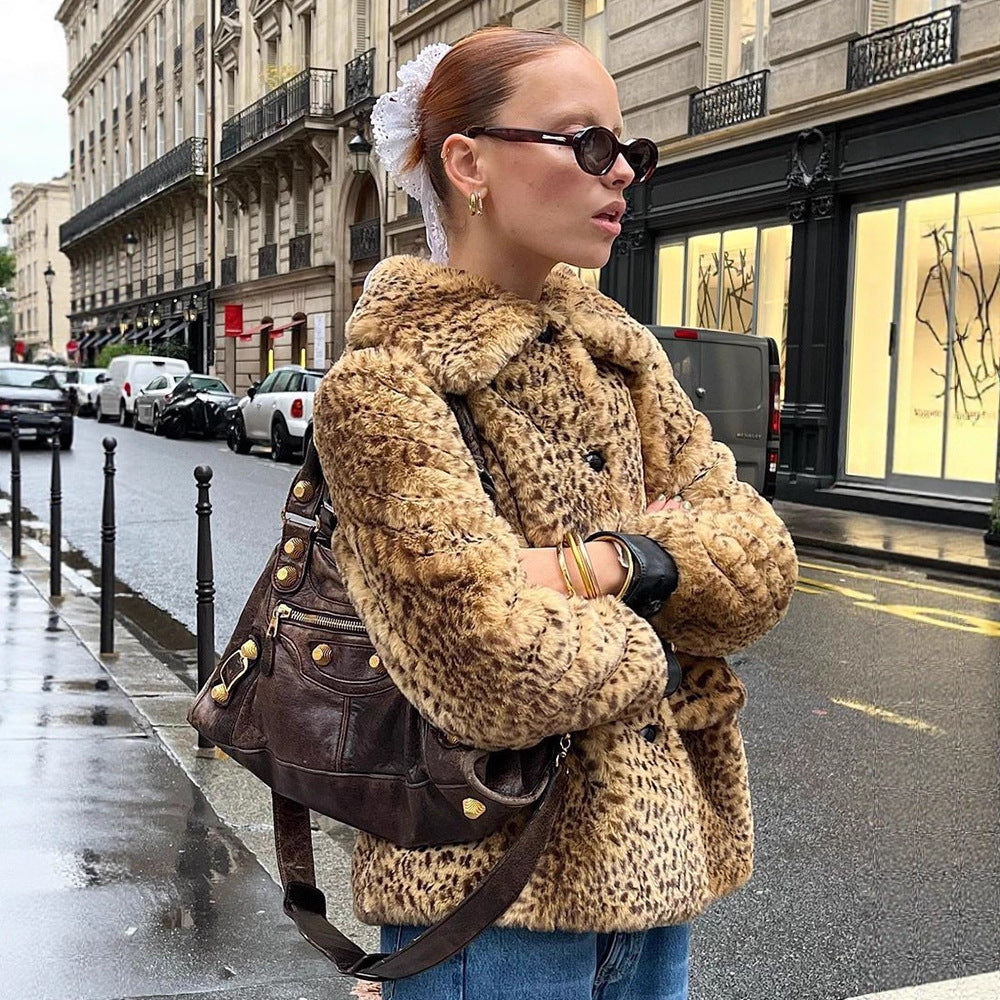 Women's Boxy Short Coat made of Faux Fur with Allover Leopard Print and Foldable Shawl Collar Chichicherry