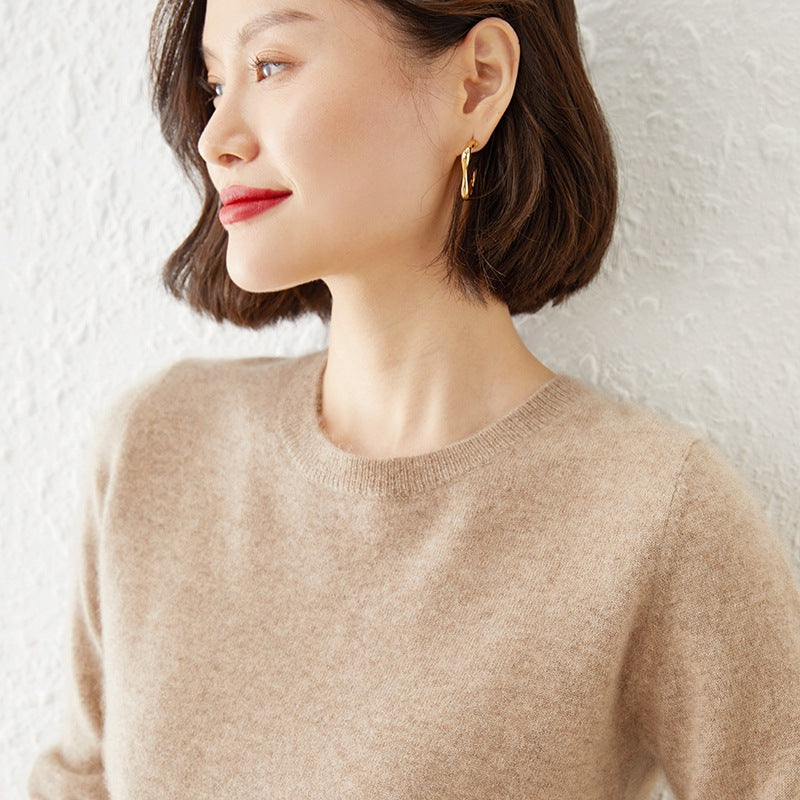 Women's Short-Cut Fine Knit Sweater with Crew Neck and Ribbed Hem Chichicherry